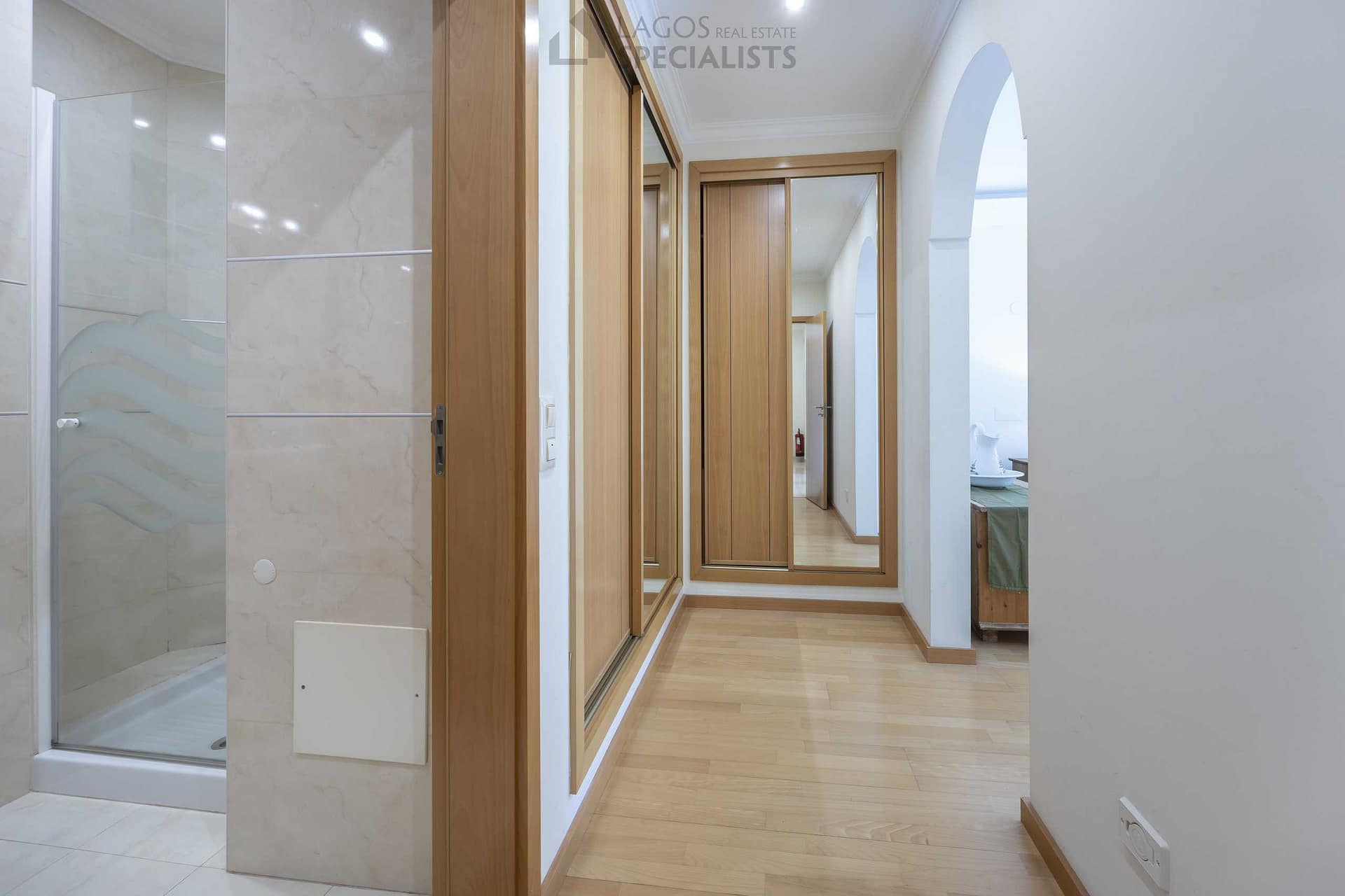 Modern en-suite bathroom with walk-in shower – Lagos apartment