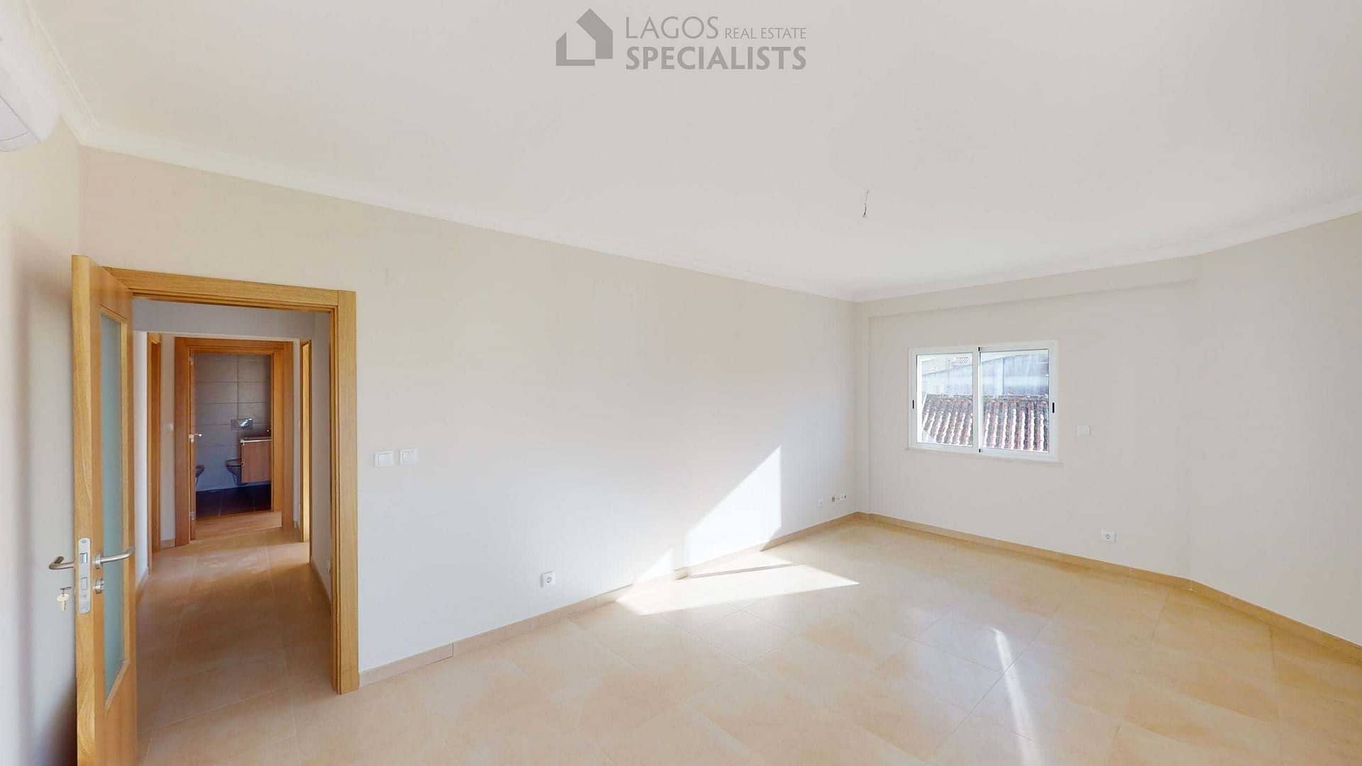 Spacious living room
