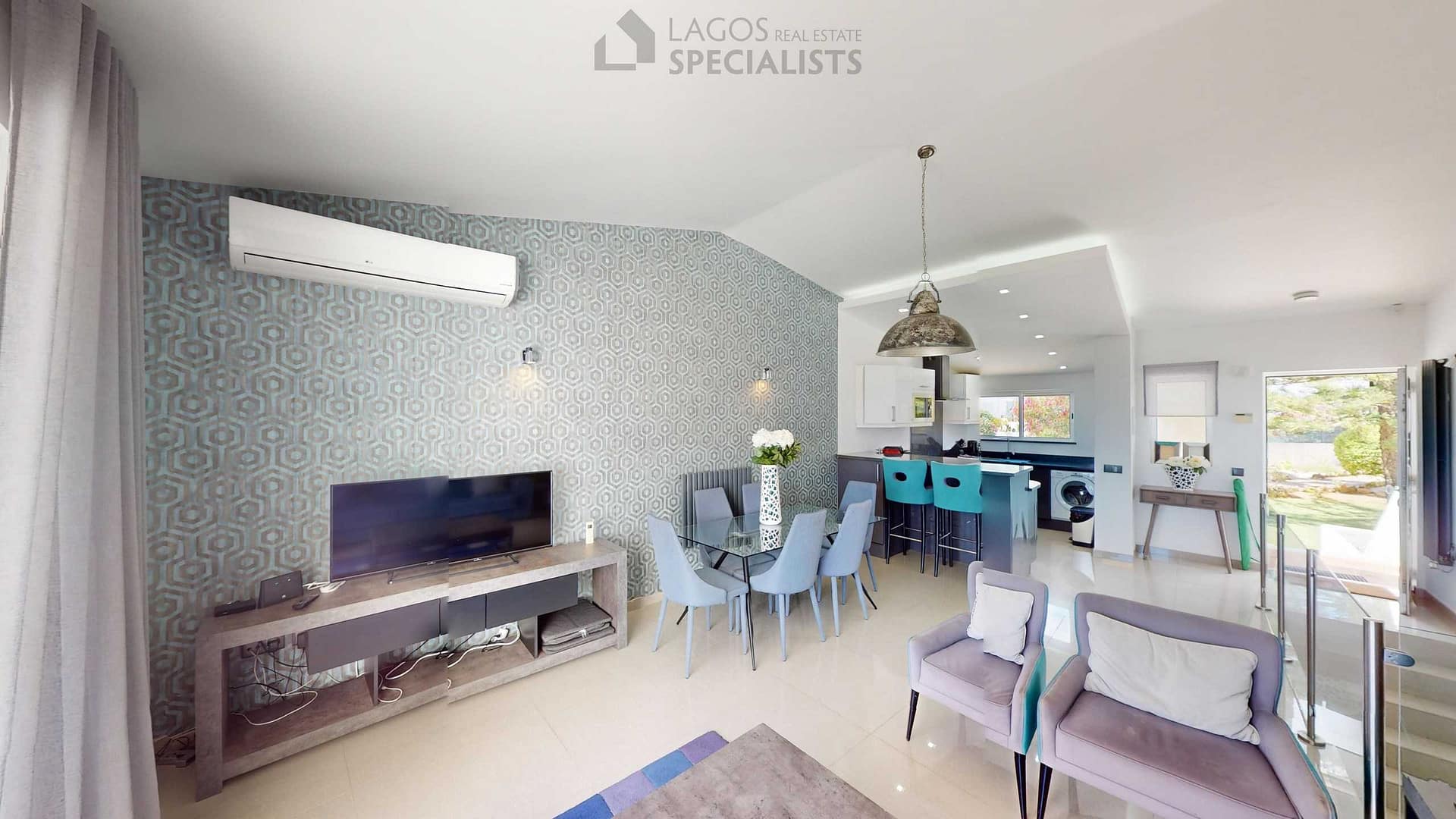 10 Spacious Living Room
