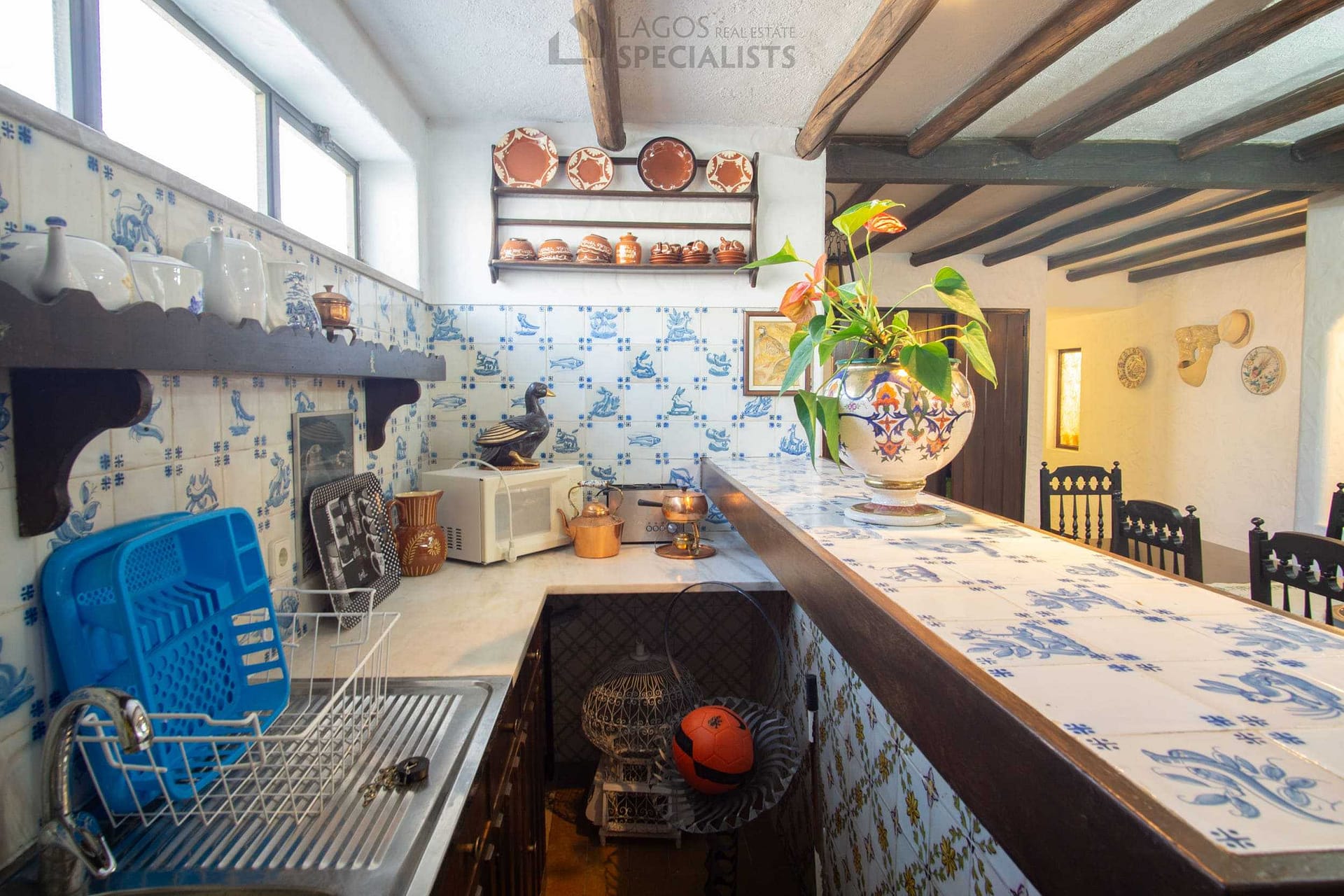 lagos-townhouse-for-sale-adega-kitchen-space