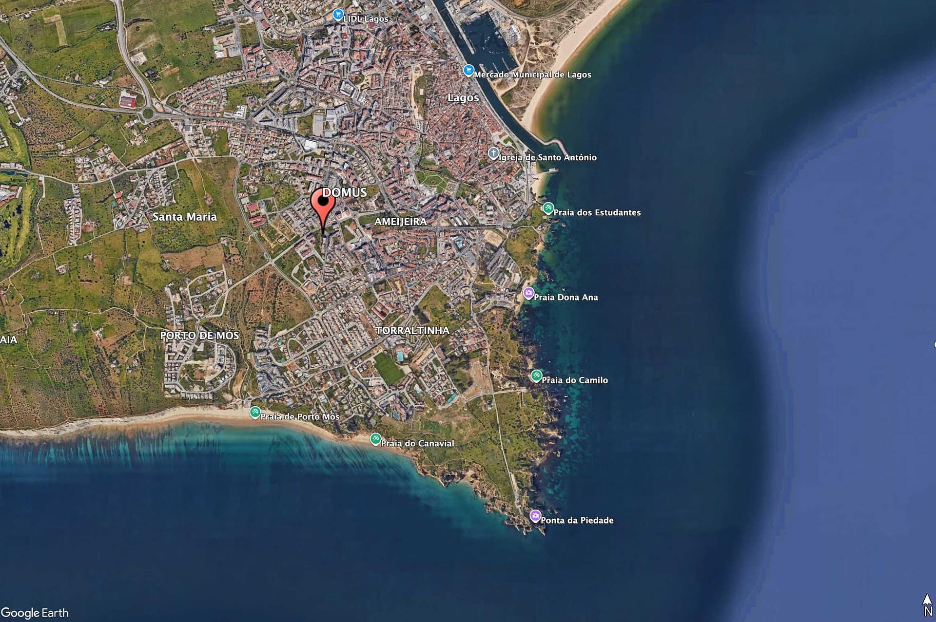 Map showing the Domus new-build apartment complex in Lagos, located between Porto de Mós Beach and Praia Dona Ana, close to the Old Town and Ponta da Piedade.