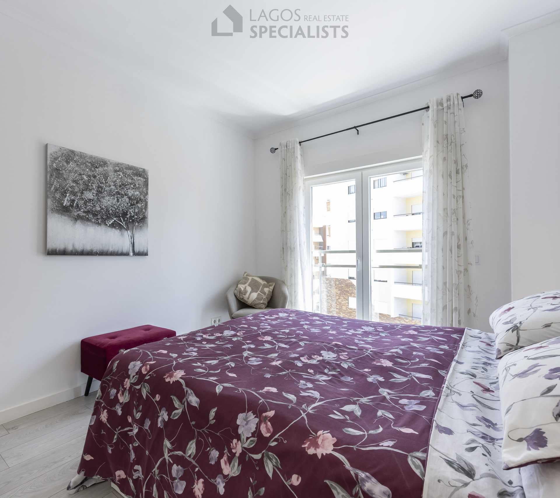 Double-bed bedroom