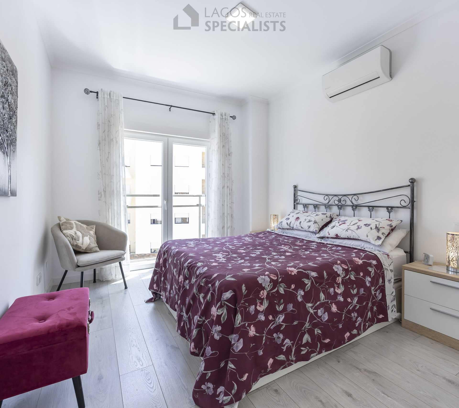 Double-bed bedroom