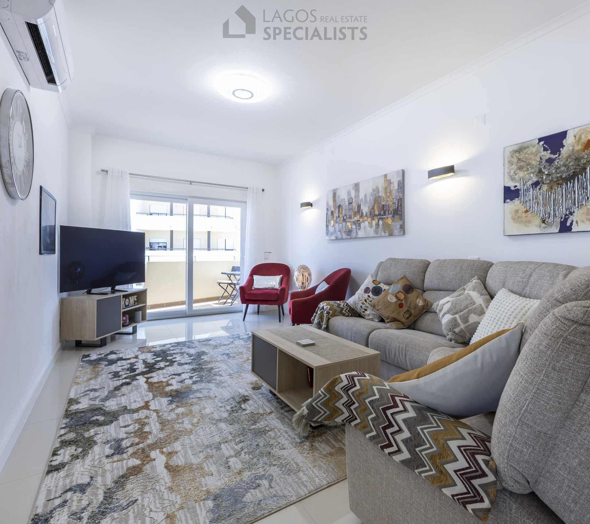 Spacious living room