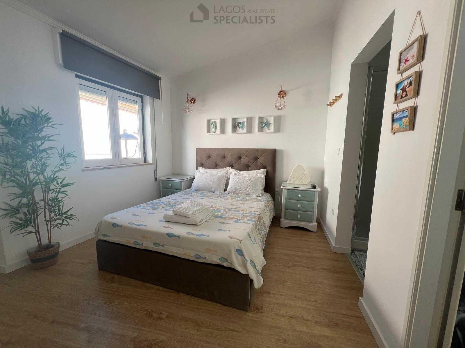 Bright master bedroom with en-suite bathroom and air conditioning – renovated house in Lagos historic centre